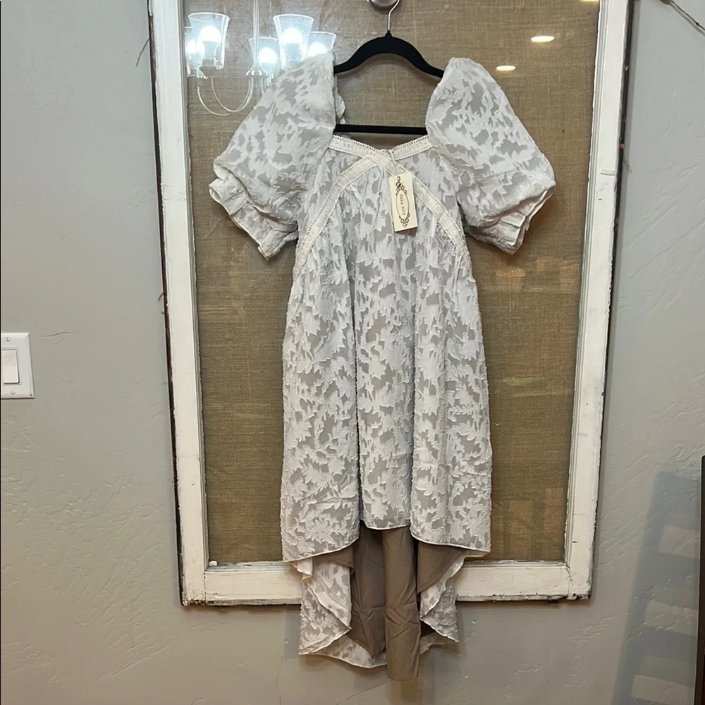 long white ruffle dress Evalyn Tiered Maxi Dress, / L Jungle Green Venice Wash Size:dress size pants : 30 Unfinished bottom easel Ankle length